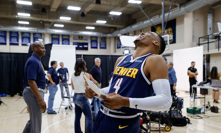 Russell Westbrook ya no usa la camiseta número 0